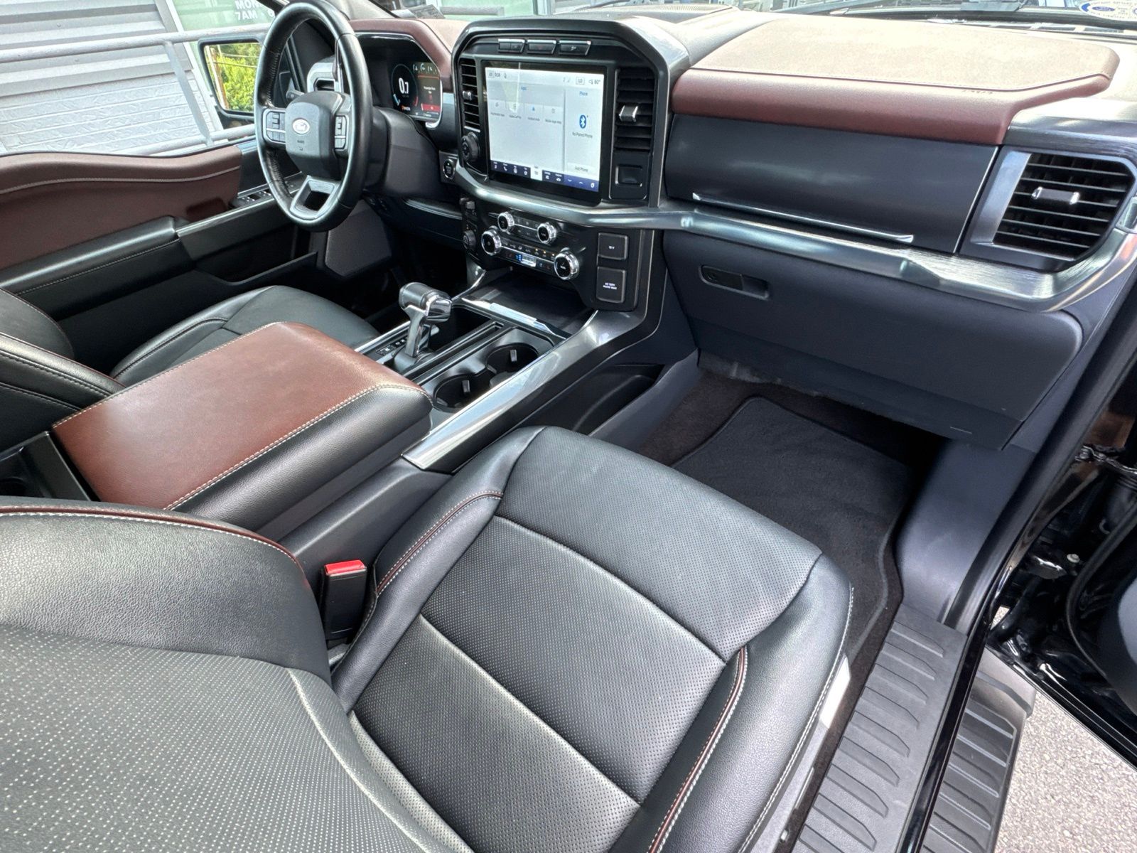 Used 2022 Agate Black Metallic Ford Lariat image 37