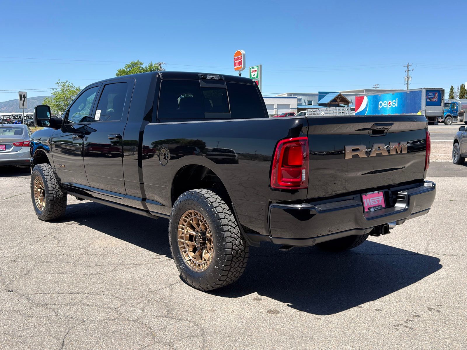 2026 RAM 3500 Laramie - Photo 10