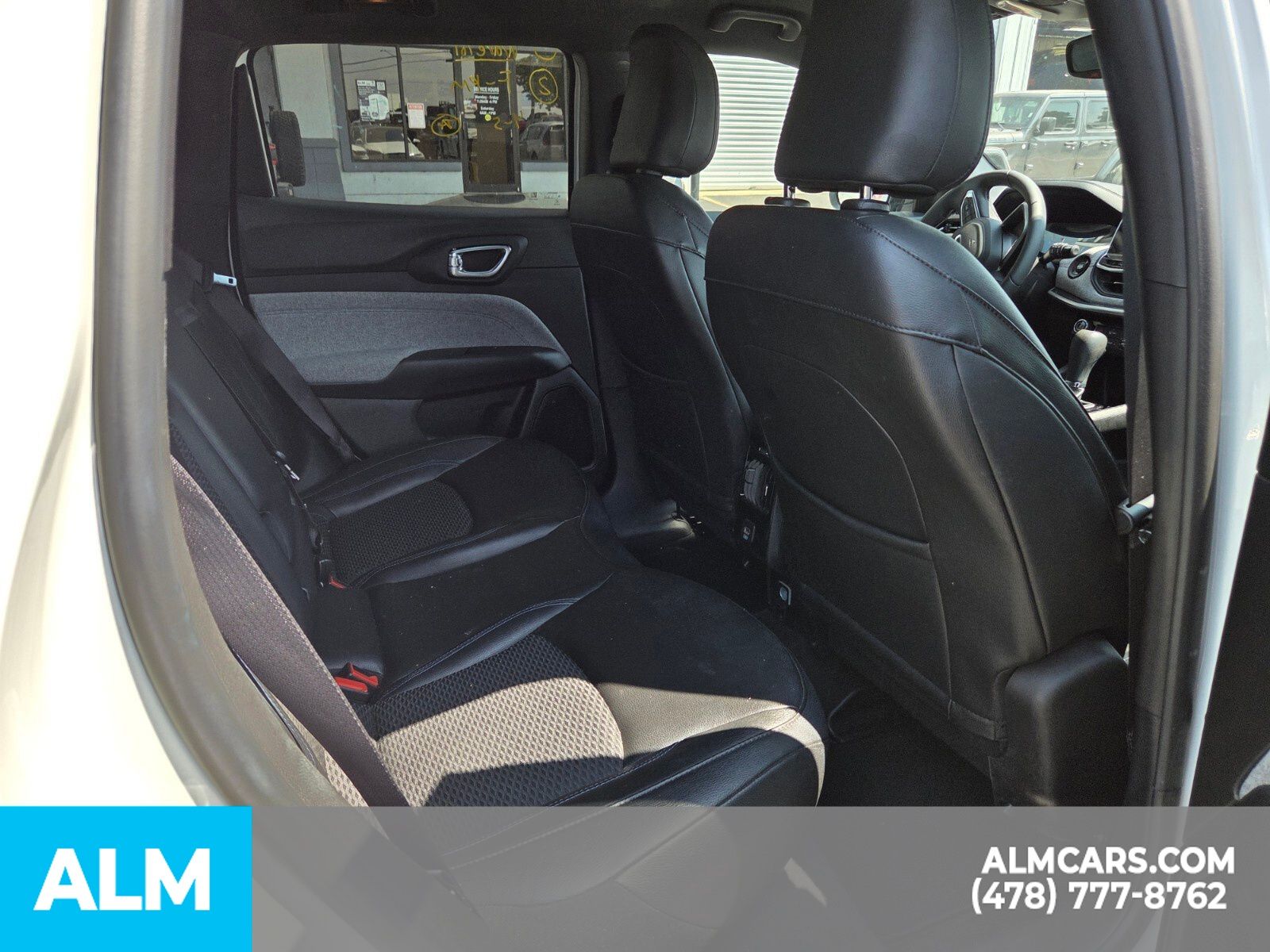 Used 2025 White Jeep Latitude image 29