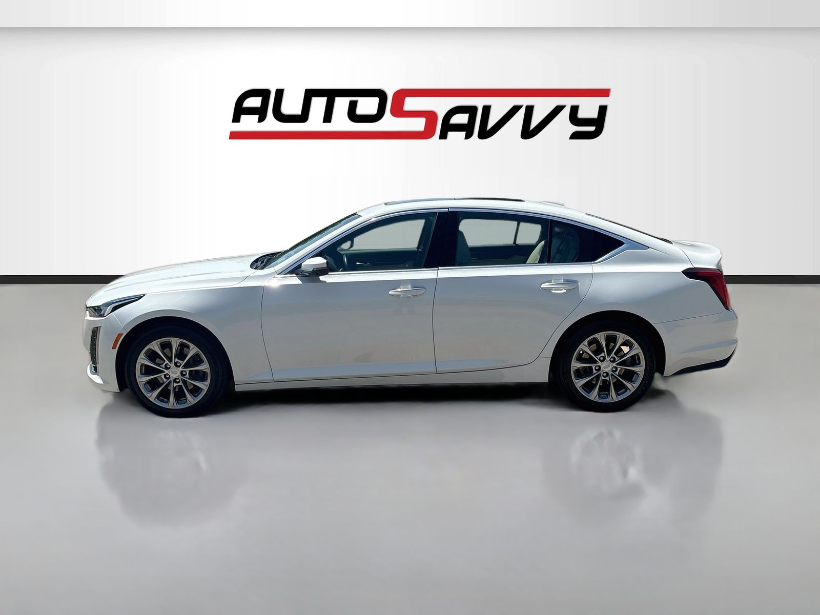Used 2024 White Cadillac Premium Luxury image 4