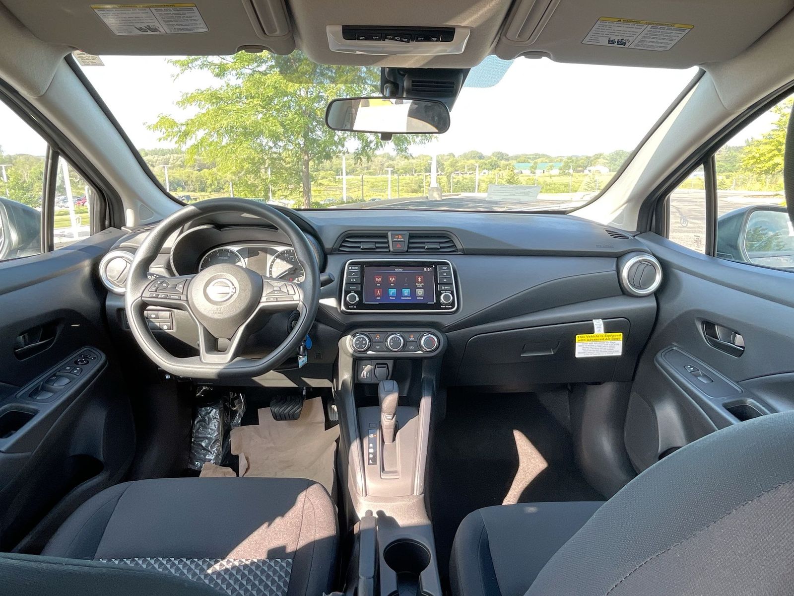 2024 Nissan Versa 1.6 S 23