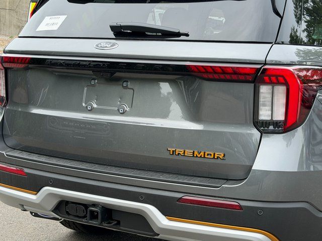 New 2026 Carbonized Gray Metallic Ford Tremor image 15