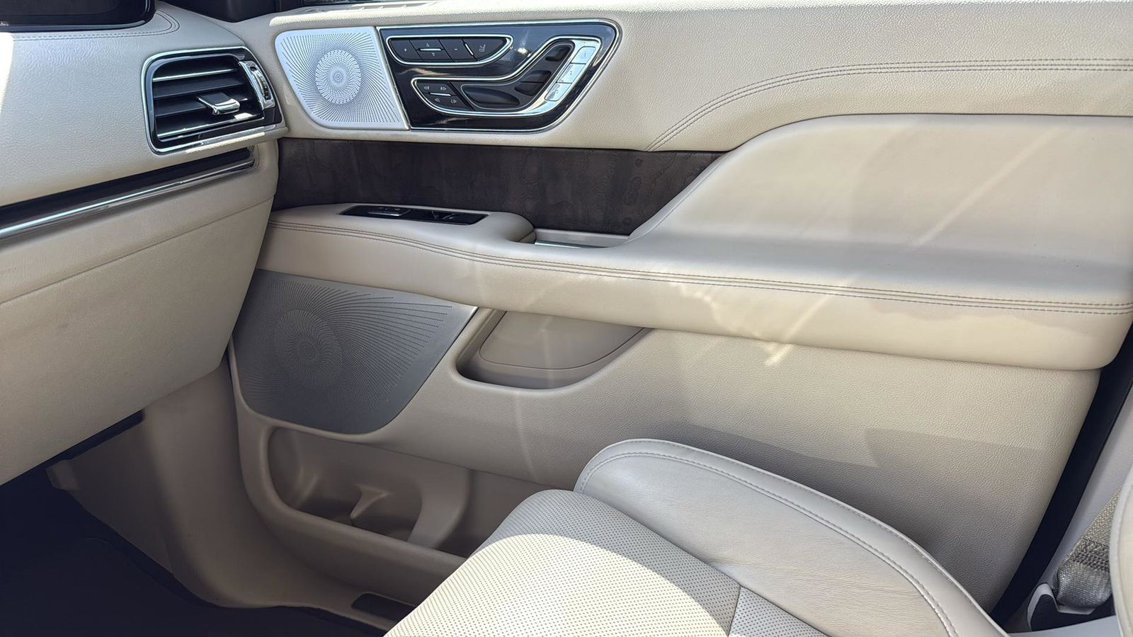 Used Car 2019 Lincoln Navigator  Reserve For Sale Under $35,000 In Austin, Texas