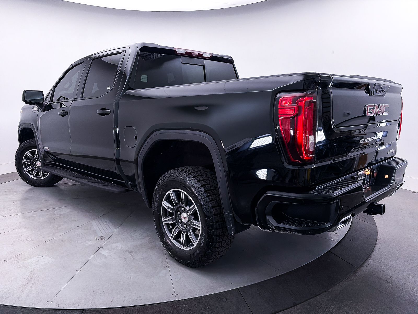 View vehicle photo 2