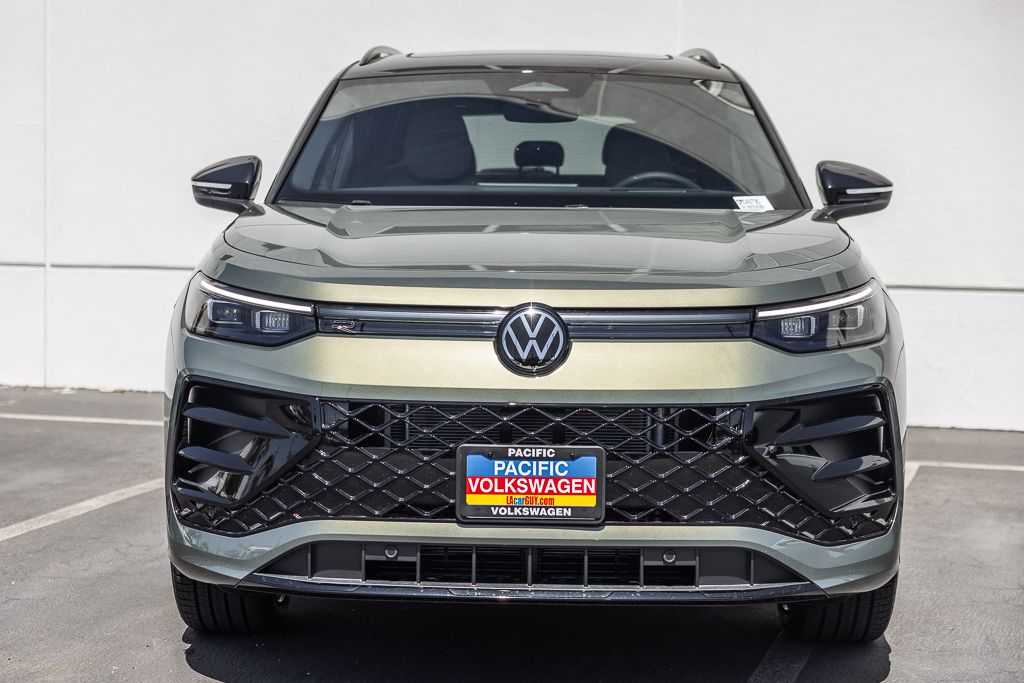 2026 Volkswagen Tiguan 2.0T SE R-Line Black's photo