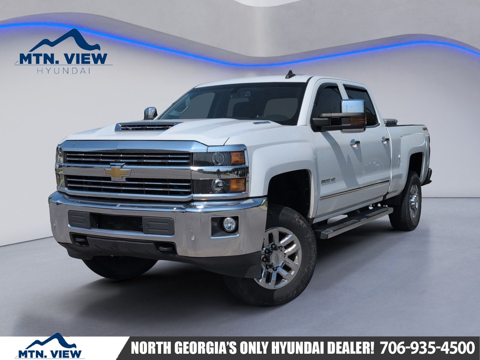Summit White 2017 Chevrolet Silverado 3500HD Pickup Truck Four-Wheel Drive 6-Speed Automatic