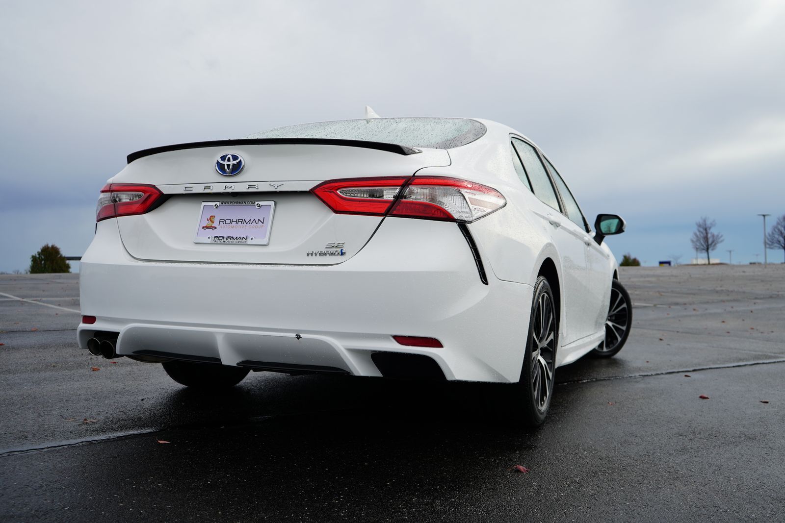 2020 Toyota Camry Hybrid SE 8