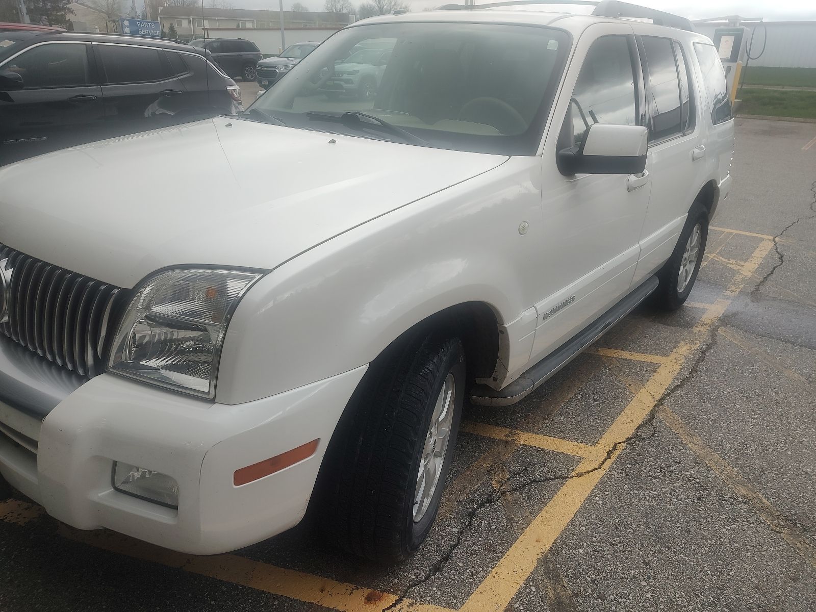 Brilliant Silver Metallic 2010 Mercury Mountaineer AWD SUV / Crossover All-Wheel Drive 5-Speed Automatic Overdrive