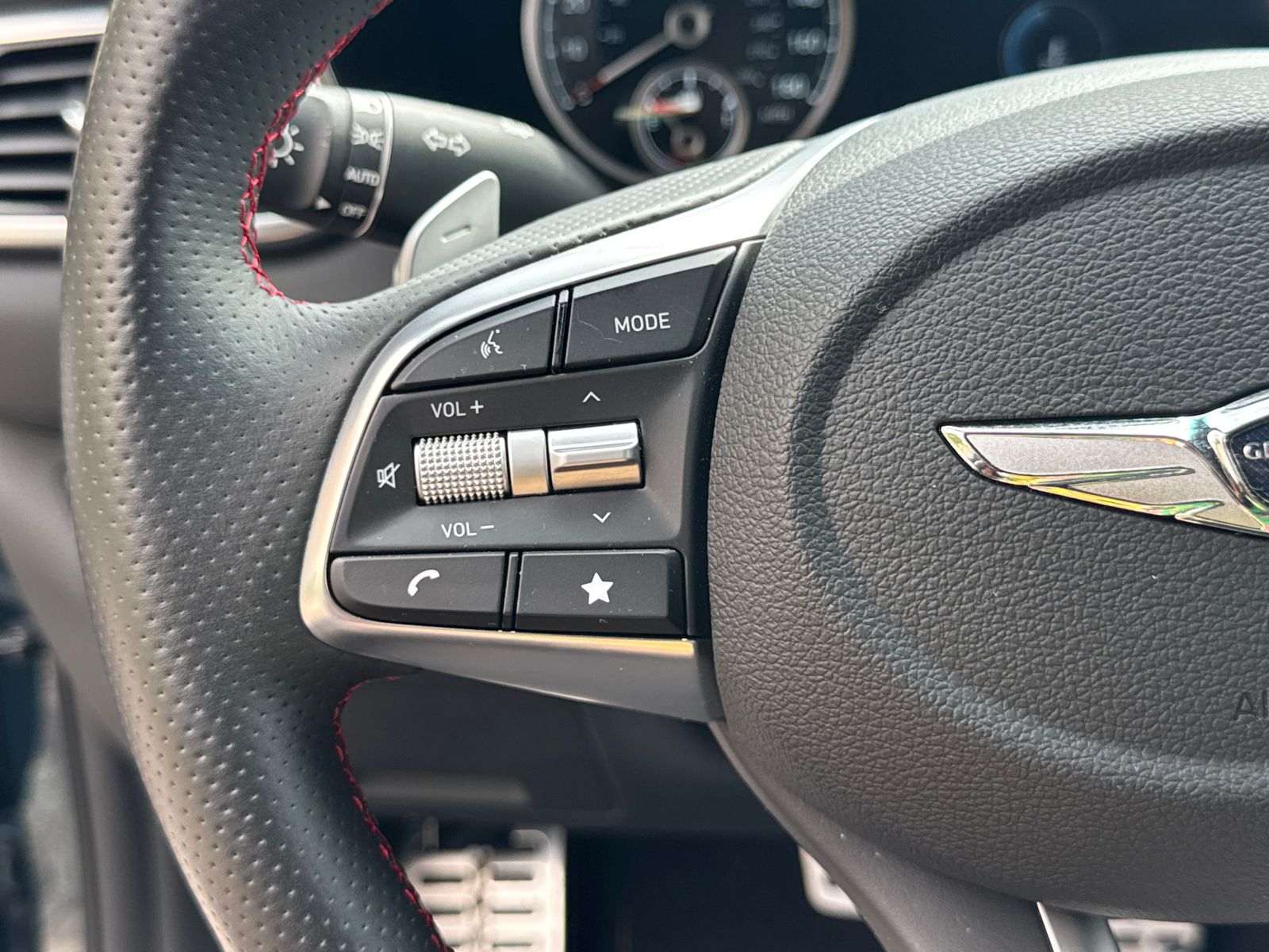 2023 GENESIS G70 Standard - Photo 24