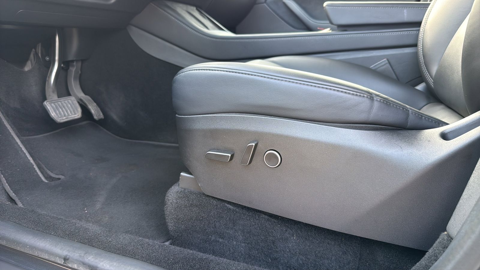 Used Car 2022 Tesla Model Y  Long Range For Sale Under $35,000 In Austin, Texas