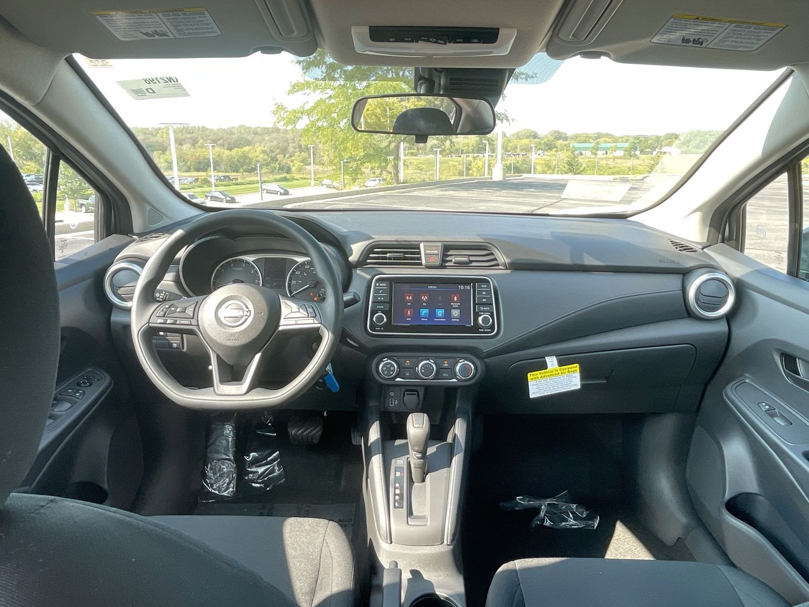 2024 Nissan Versa 1.6 S 23