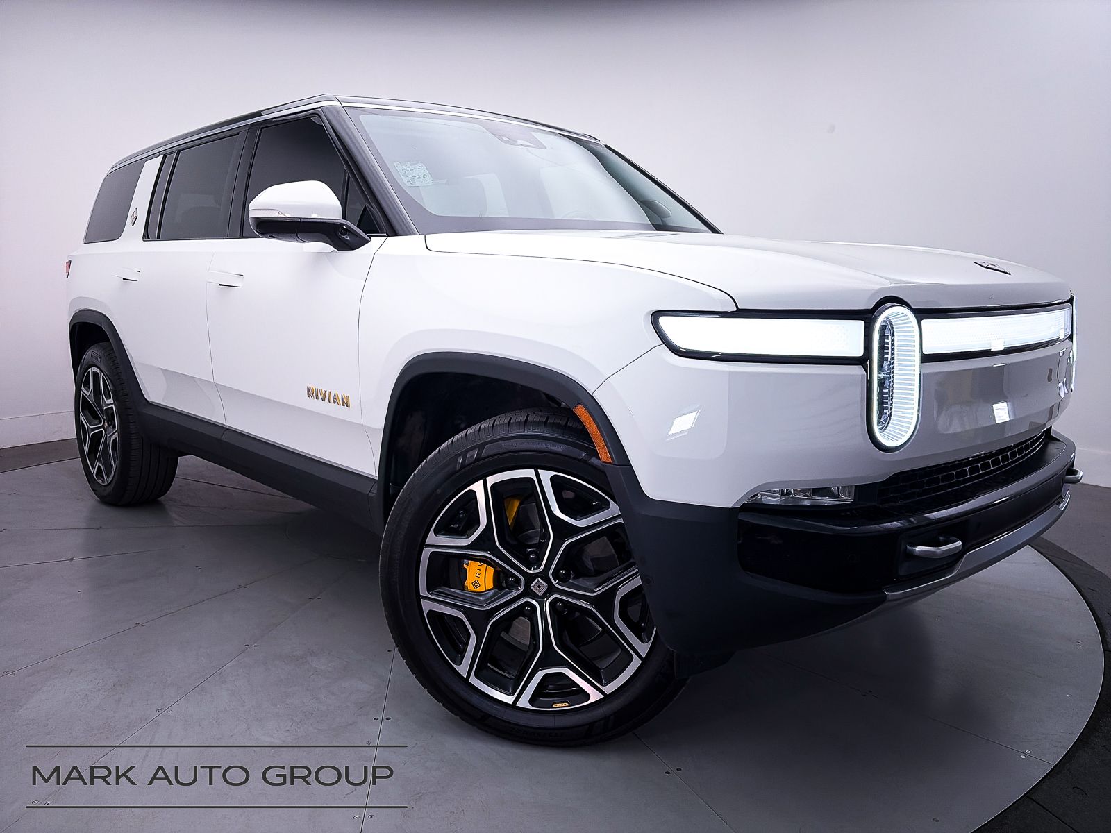 2024 Rivian R1S Adventure