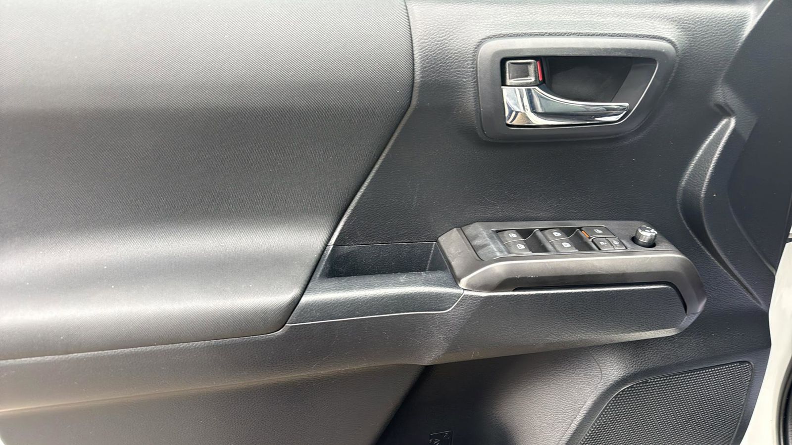 Used Car 2017 Toyota Tacoma  Sr5 For Sale Under $30,000 In Austin, Texas