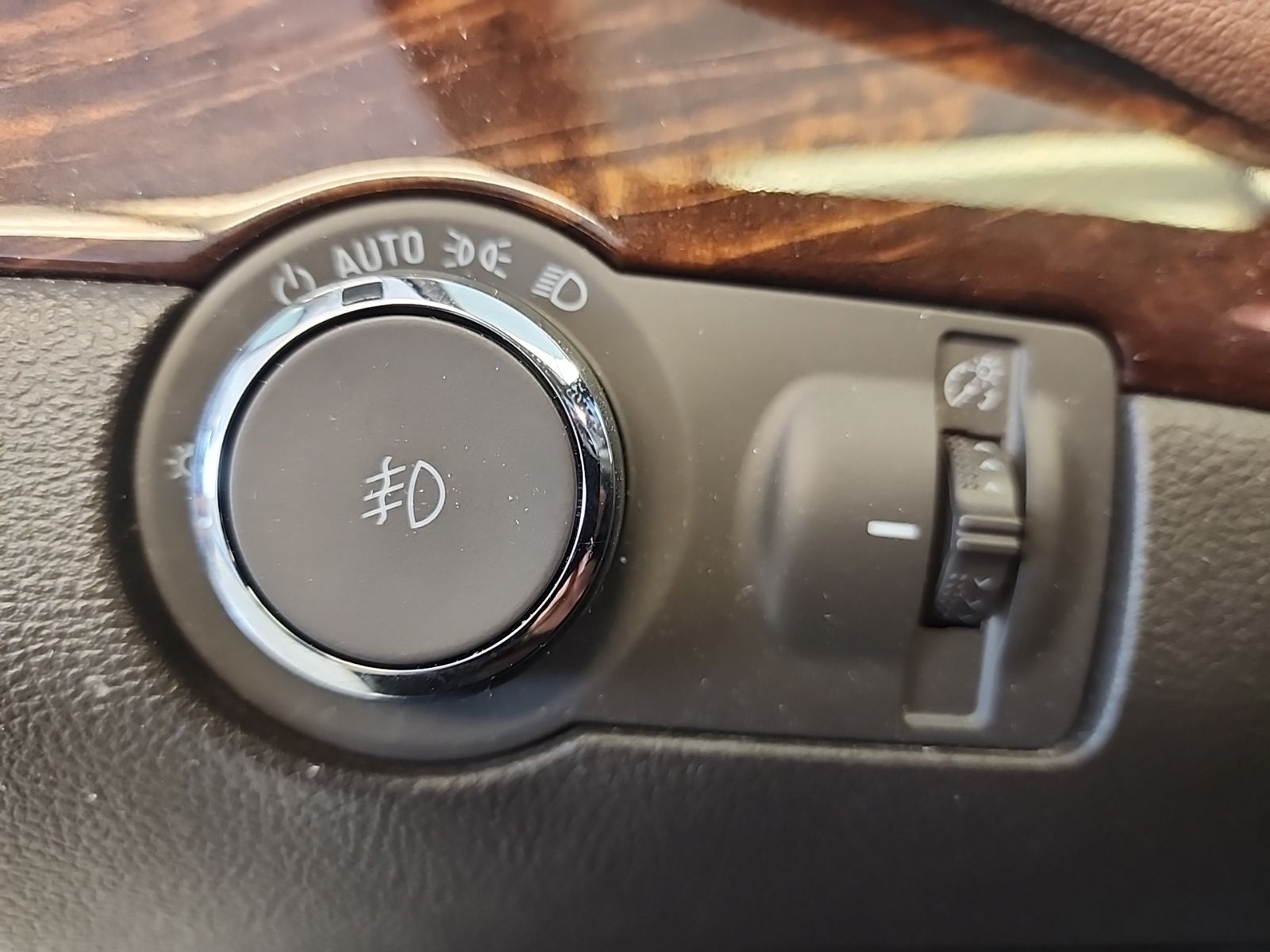 Used 2016 White Pearl Metallic Buick Premium image 22