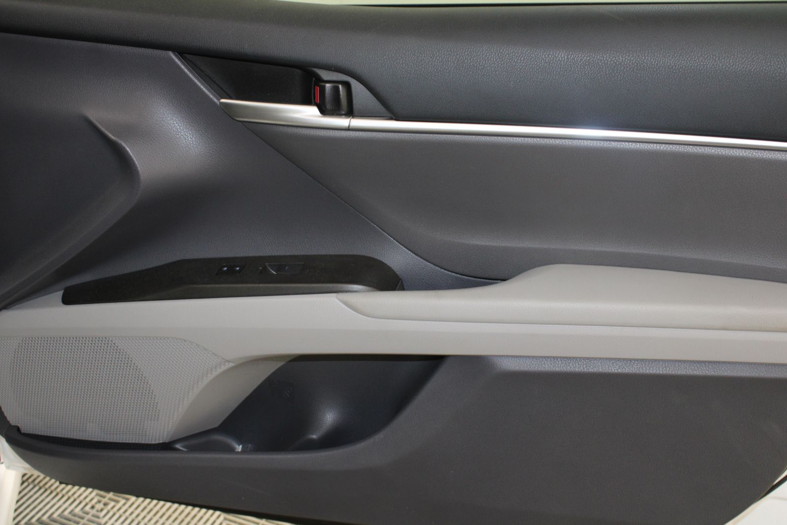 Used 2024 White Toyota SE image 19
