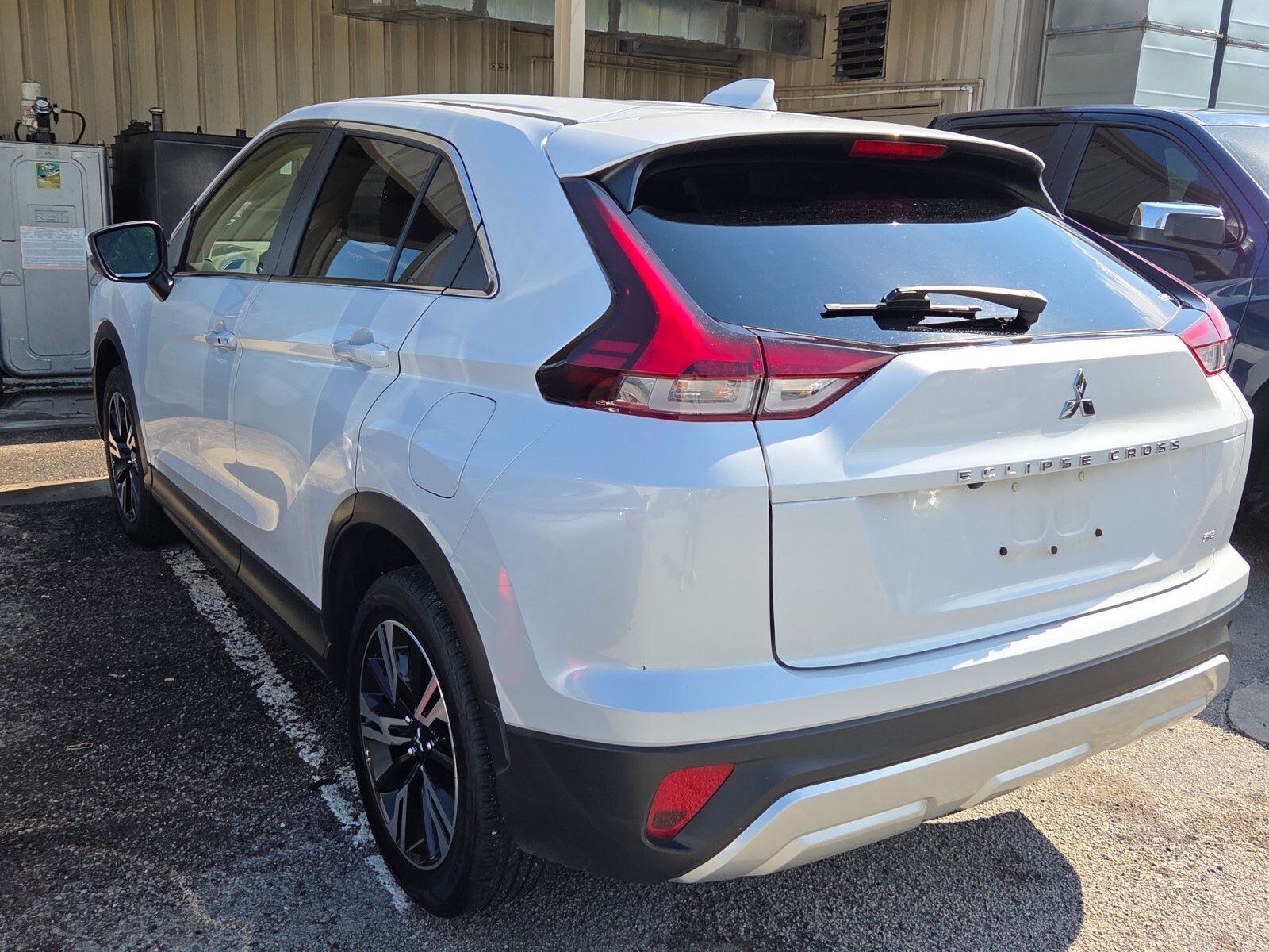 Used 2024 White Diamond Mitsubishi SE image 8