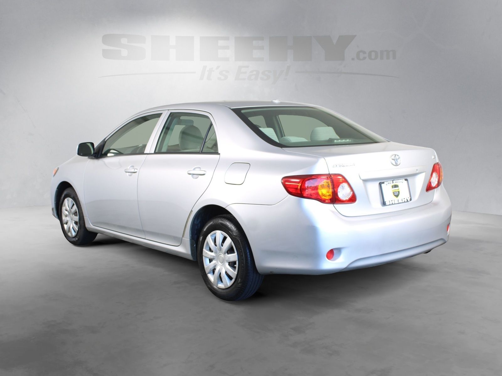 Used 2010 Silver Toyota LE image 6