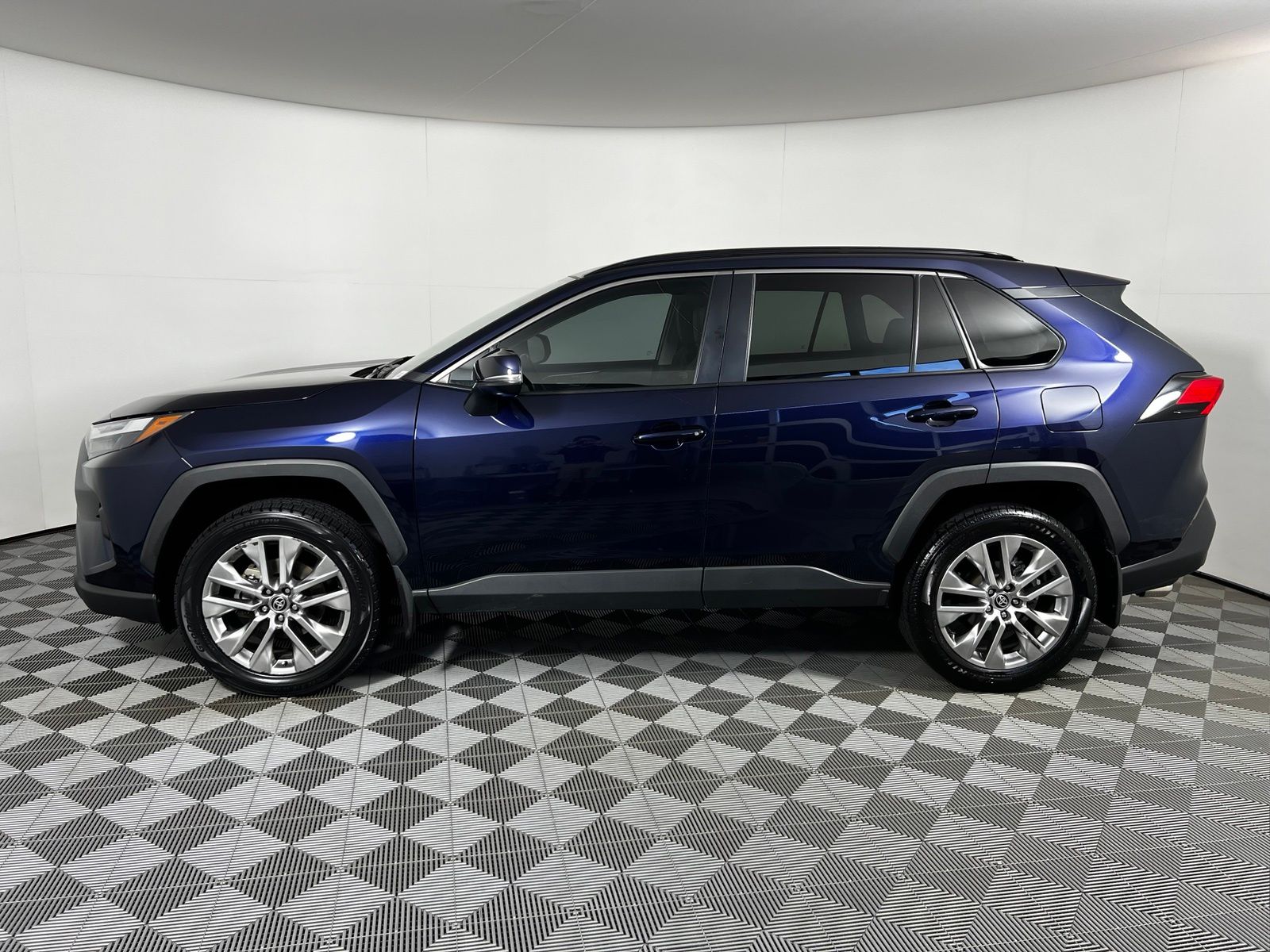 Thumbnail: 2025 Toyota RAV4 - 8