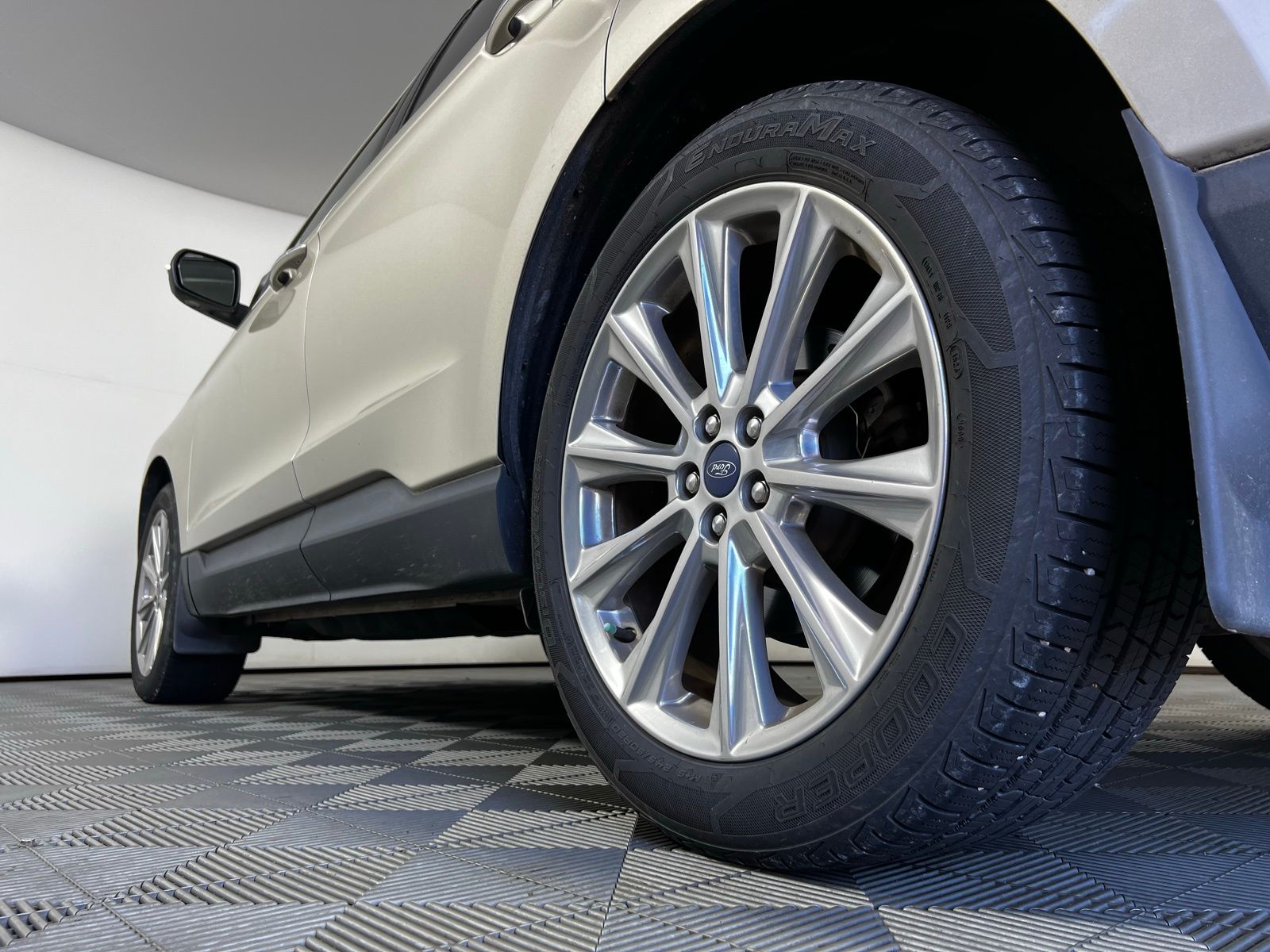 2017 Ford Edge Titanium 9