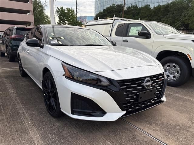 Pearl White Tricoat 2026 Nissan Altima 2.5 SR FWD Sedan Front-Wheel Drive Continuously Variable Transmission