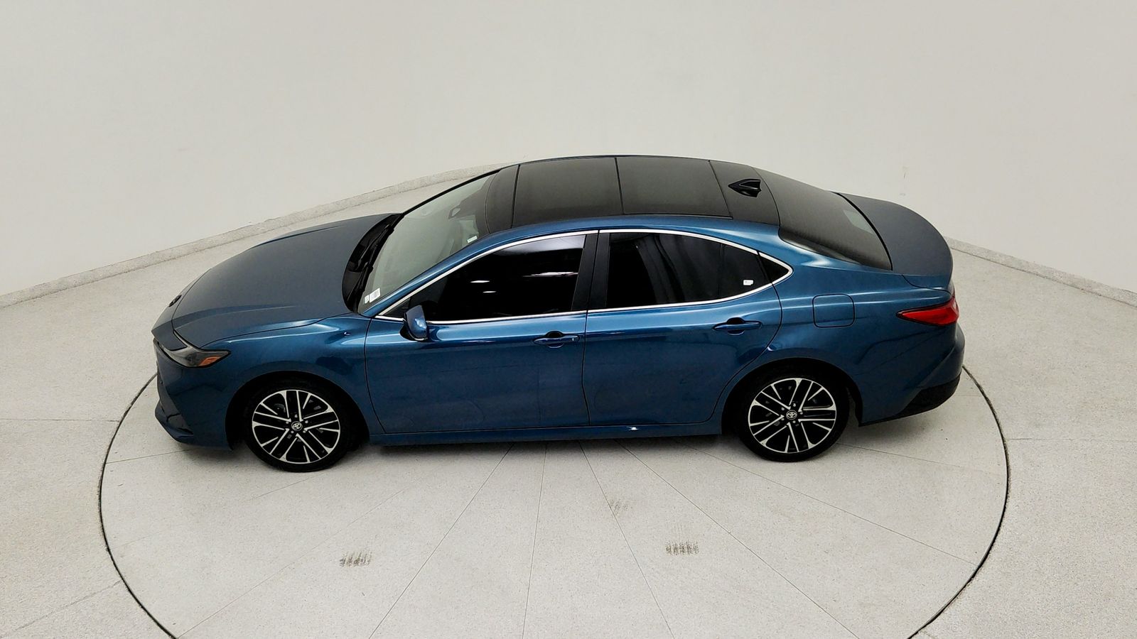 Used 2025  Toyota XLE image 15