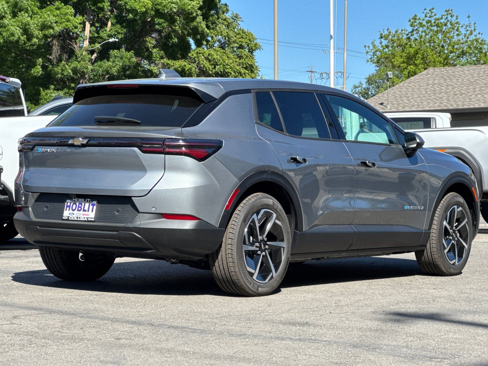 View vehicle photo 3