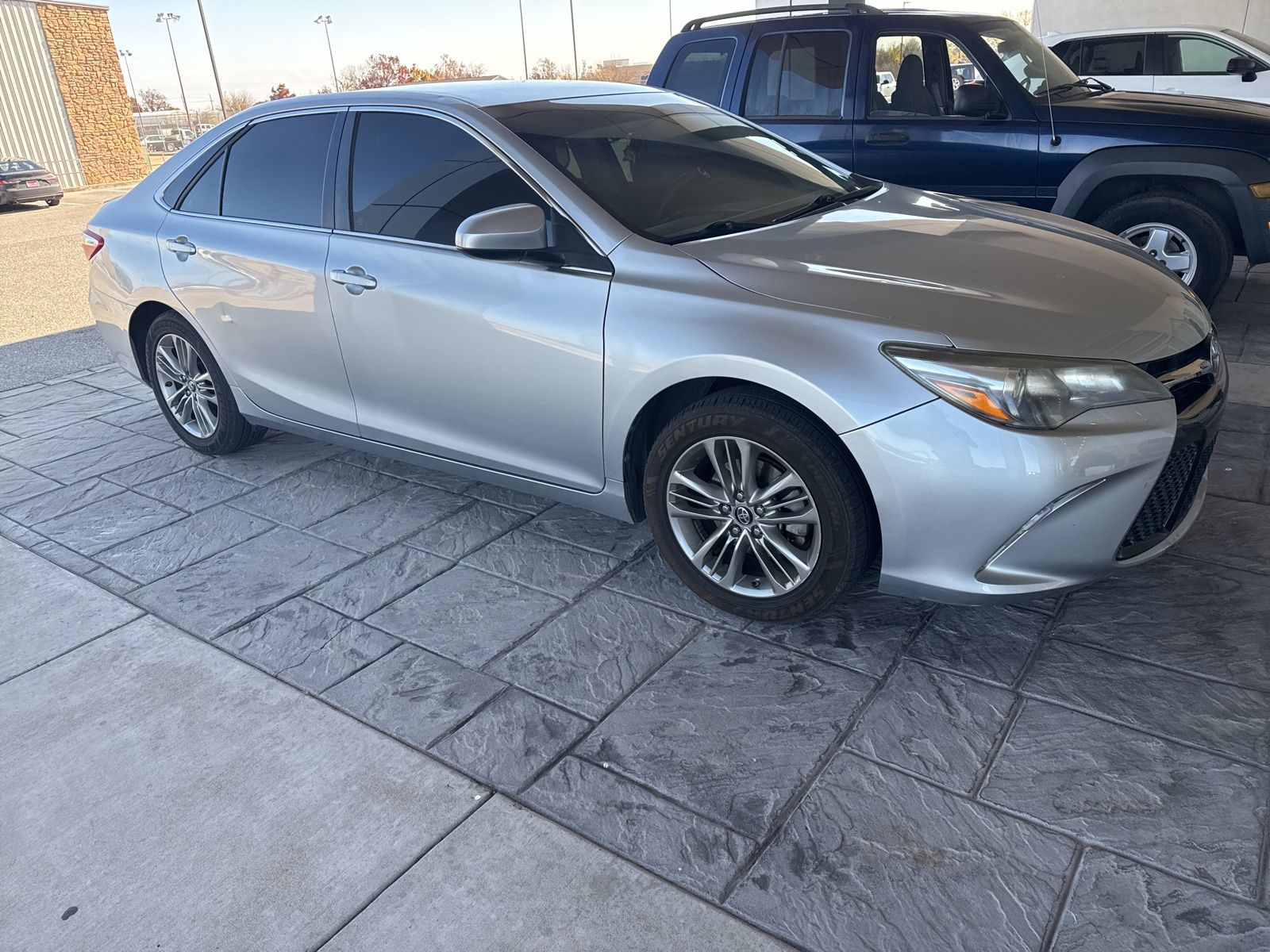 2017 Toyota Camry SE 3