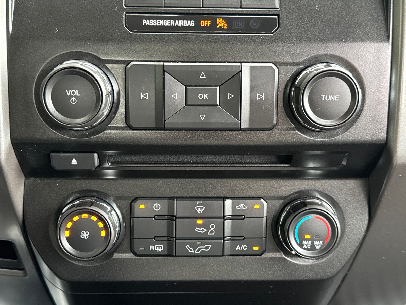 Used 2015 Oxford White Ford XLT image 42