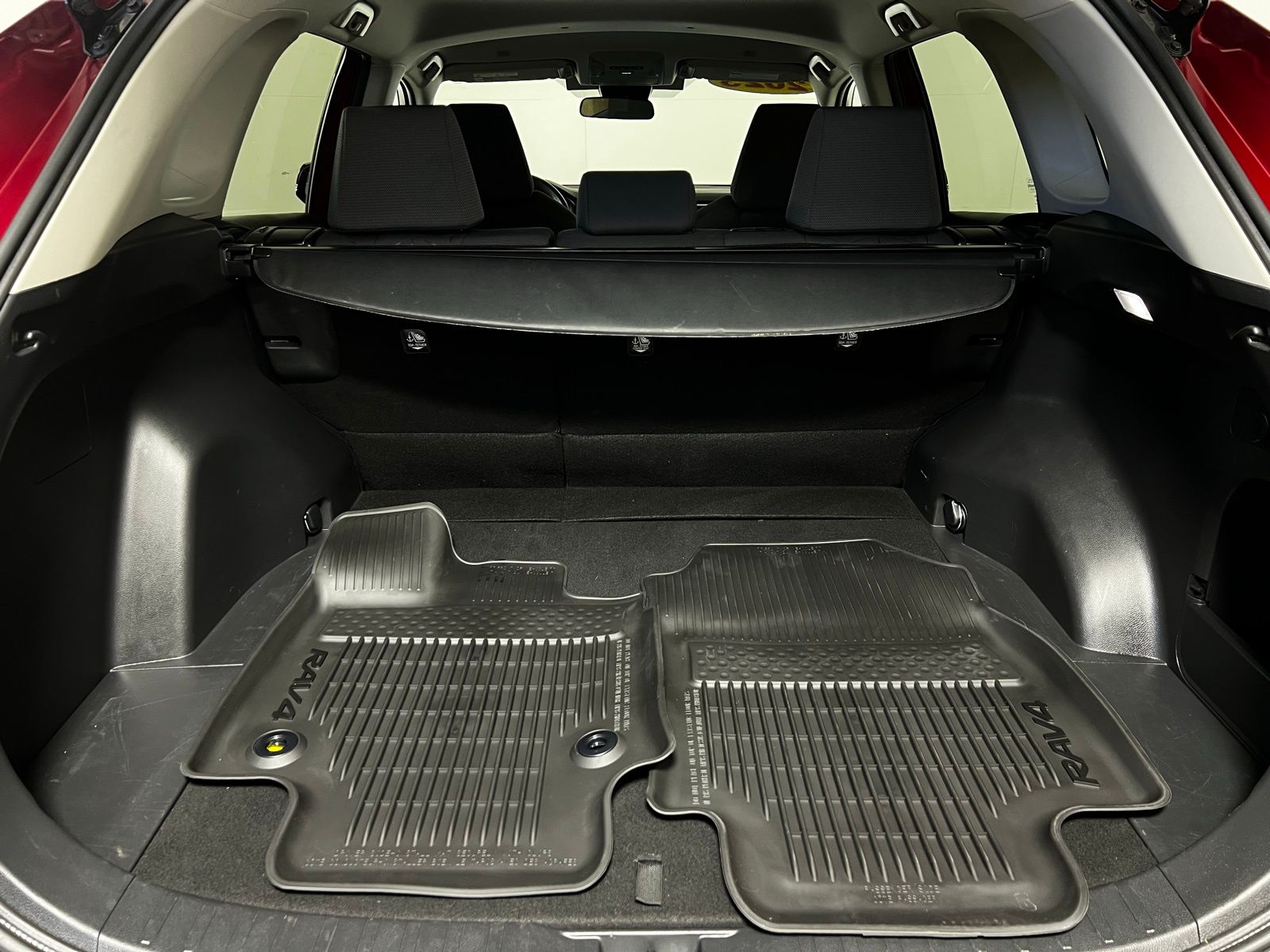 2023 Toyota RAV4 XLE 24