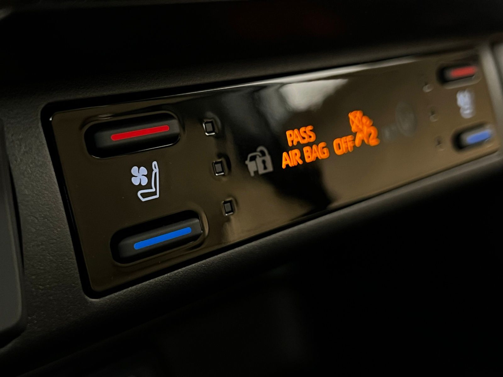 Thumbnail: 2025 Toyota RAV4 - 16