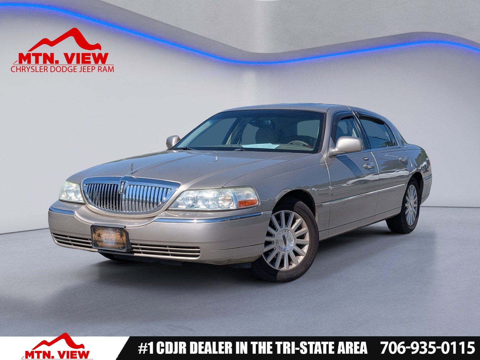 Champagne 2003 Lincoln Town Car Signature Sedan Rear-Wheel Drive 4-Speed Automatic