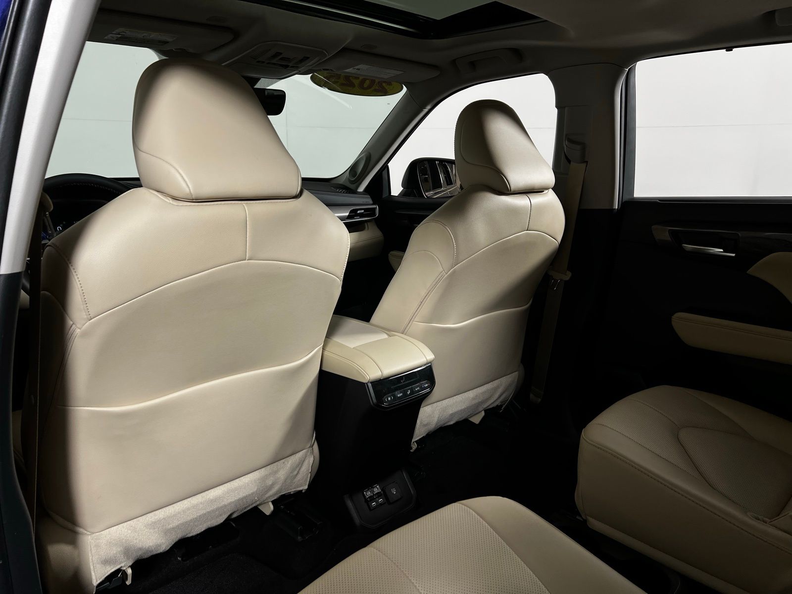 Thumbnail: 2025 Toyota Highlander - 24