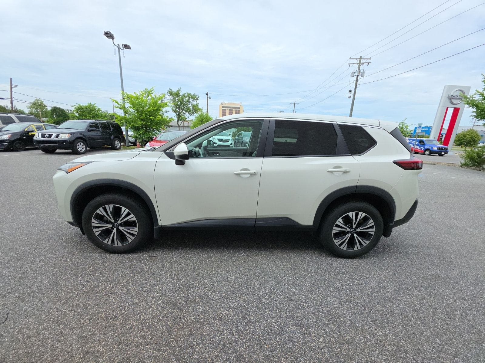 View vehicle photo 5