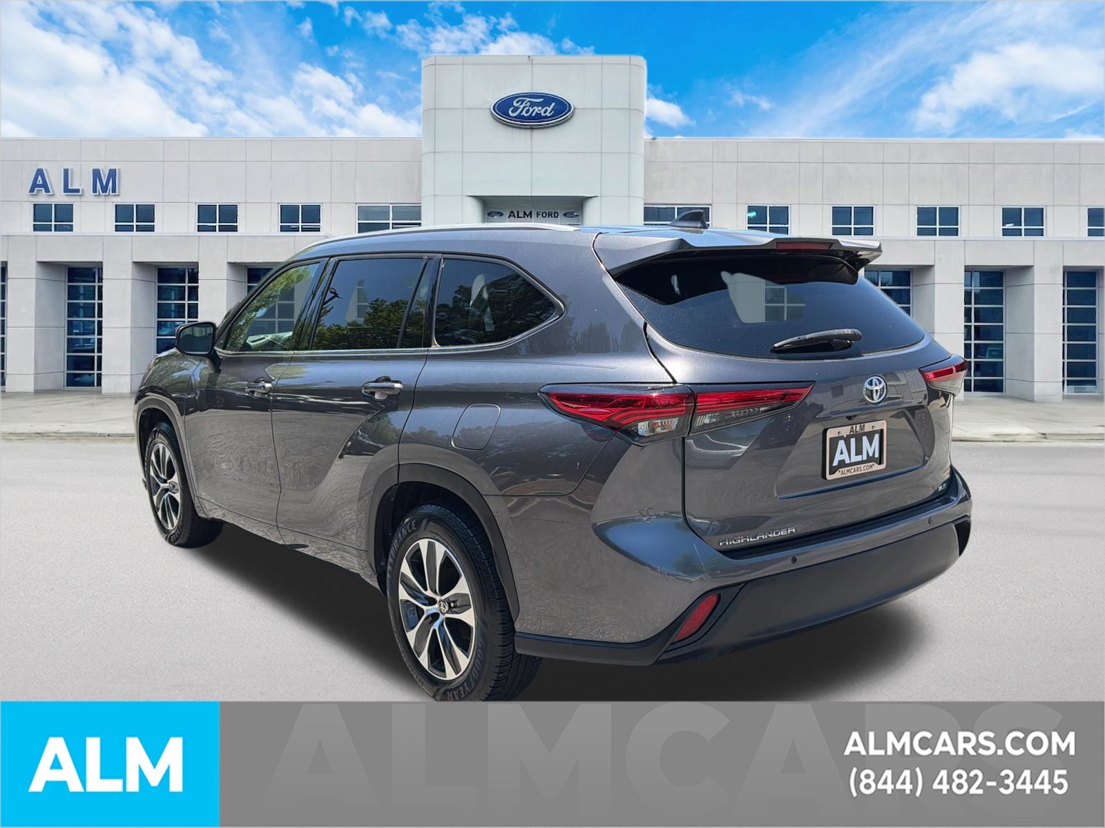 Used 2022 Gray Toyota XLE image 8
