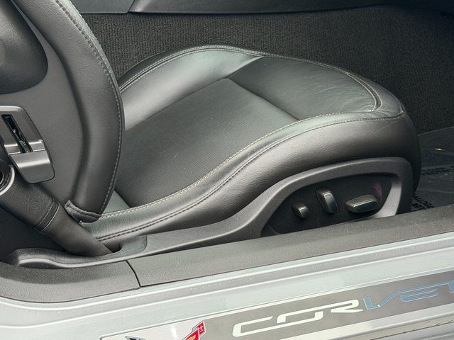 Used 2016 Silver Chevrolet Stingray Z51 image 31