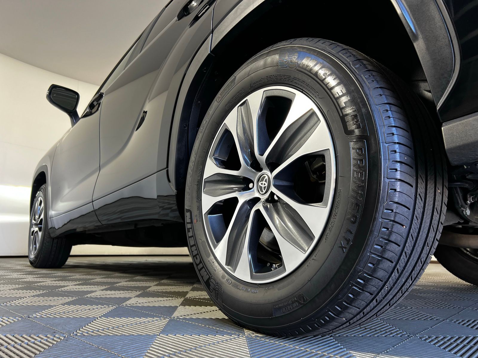 2024 Toyota Highlander XLE 29