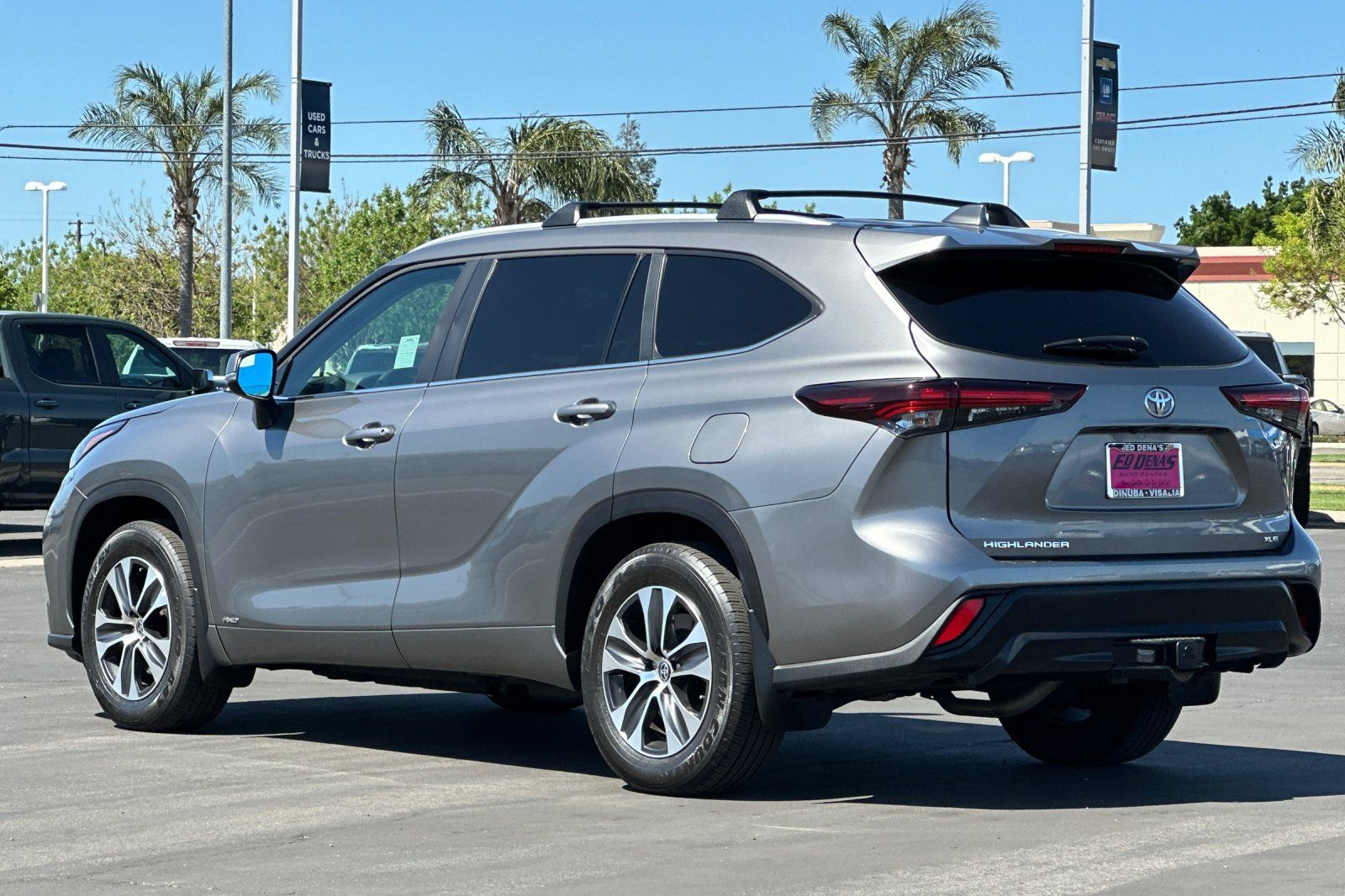 View vehicle photo 7