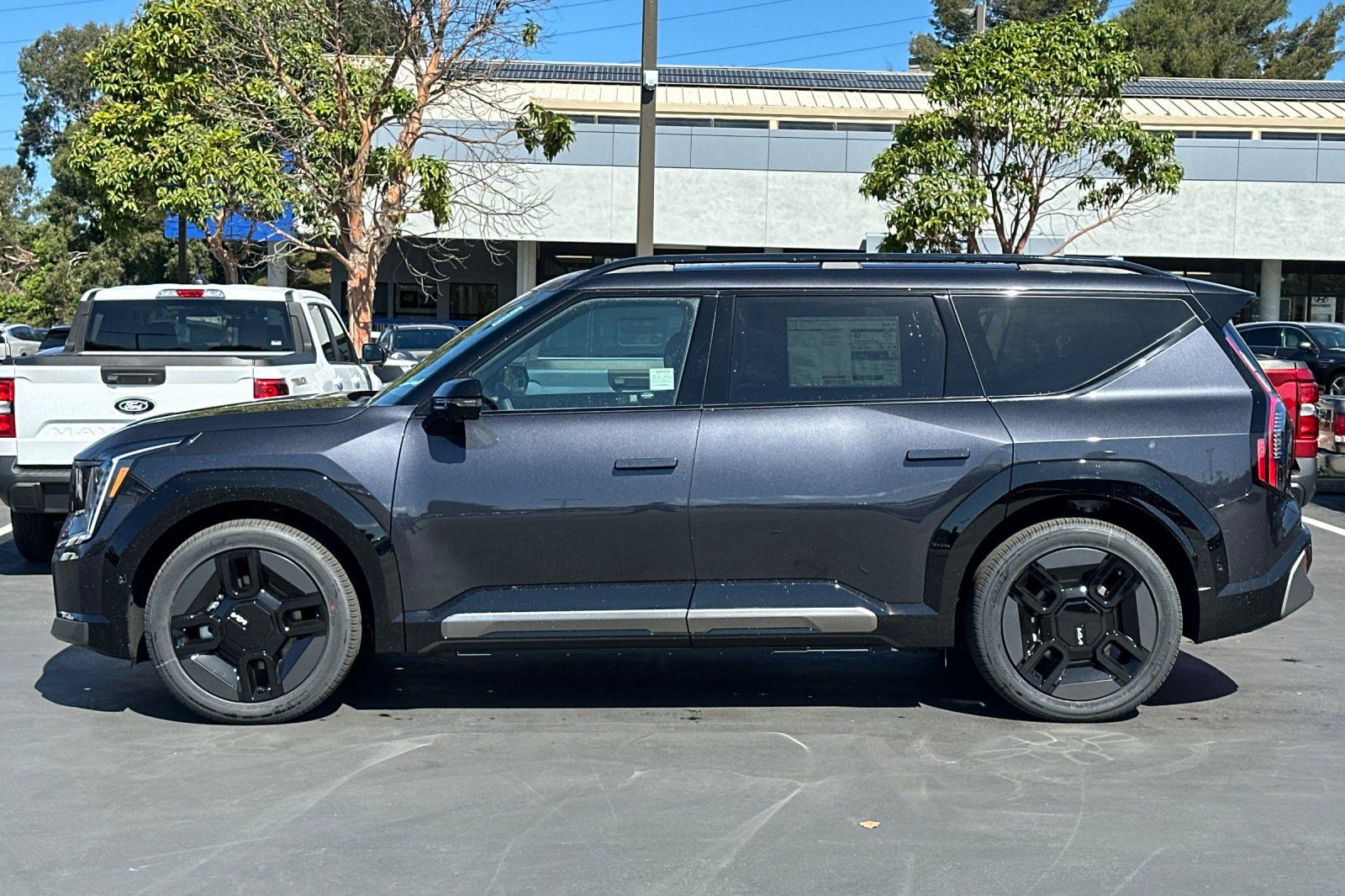 View vehicle photo 7