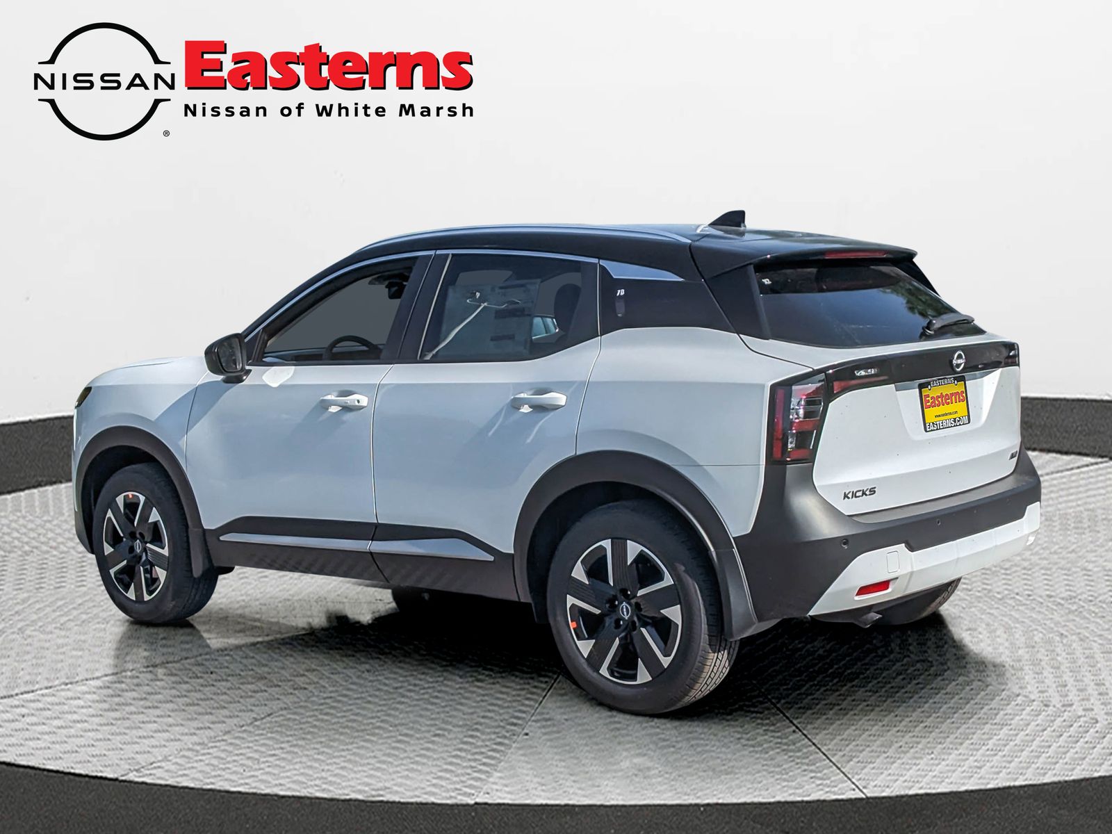 2025 Nissan Kicks SV photo 3