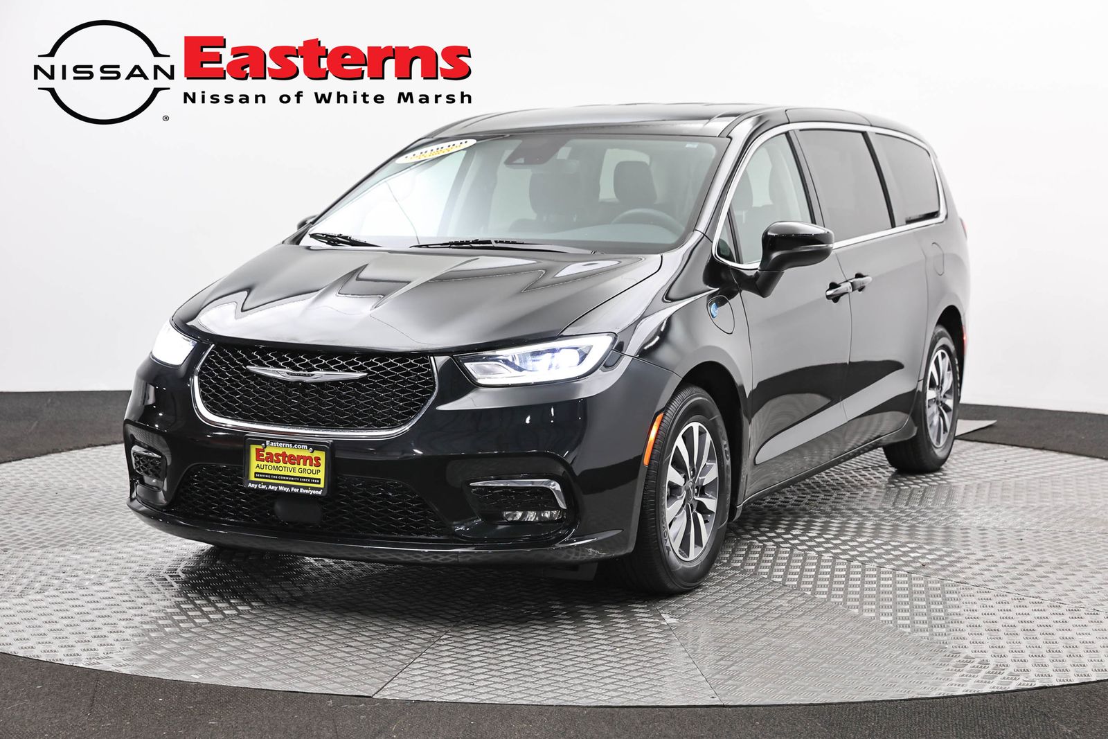 2023 Chrysler Pacifica Hybrid Touring L Hybrid's photo