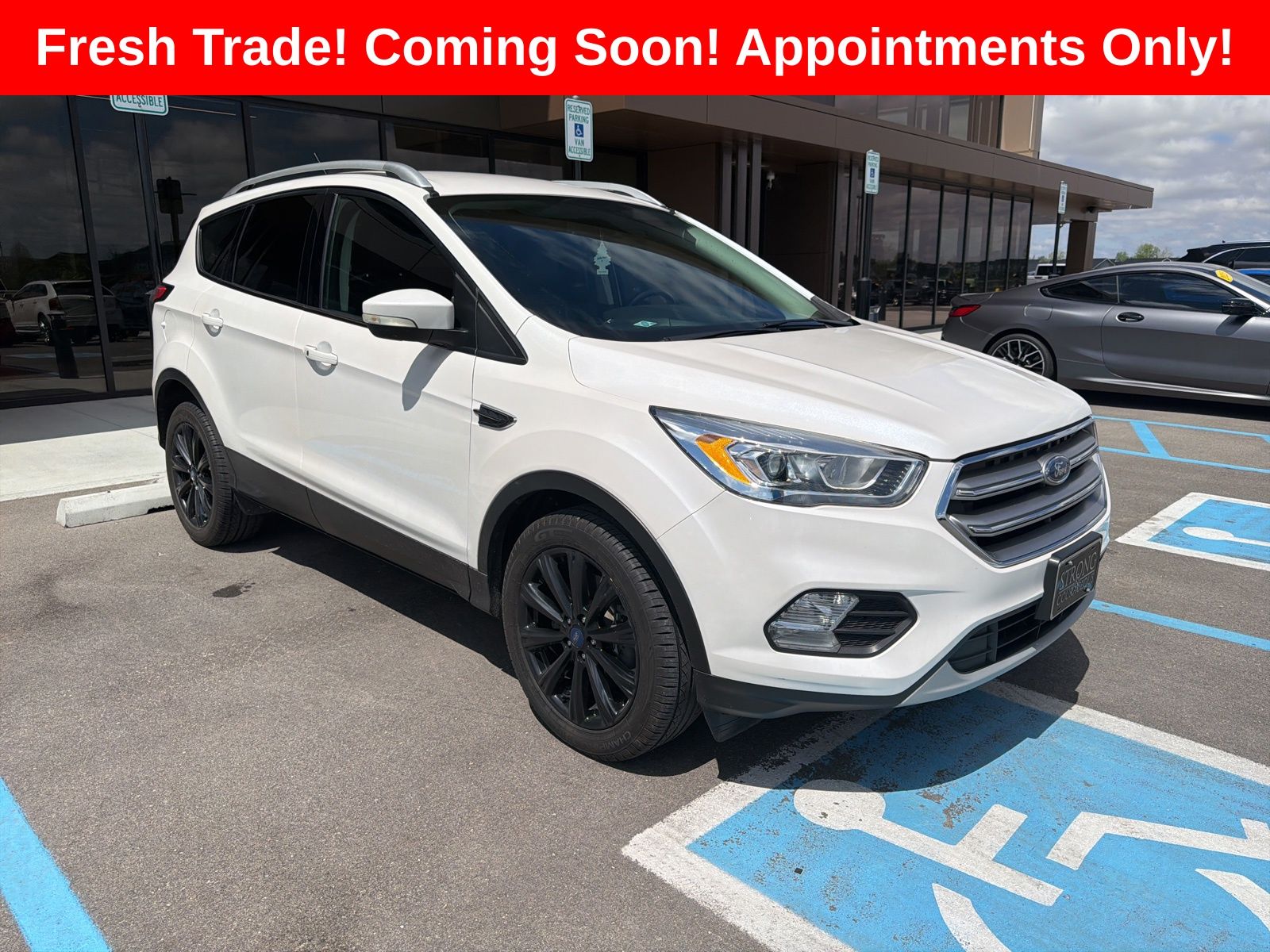 White Platinum 2017 Ford Escape Titanium FWD SUV / Crossover Front-Wheel Drive 6-Speed Automatic