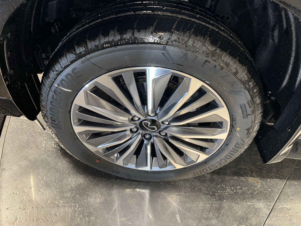 2025 Infiniti QX80 Sensory photo 11