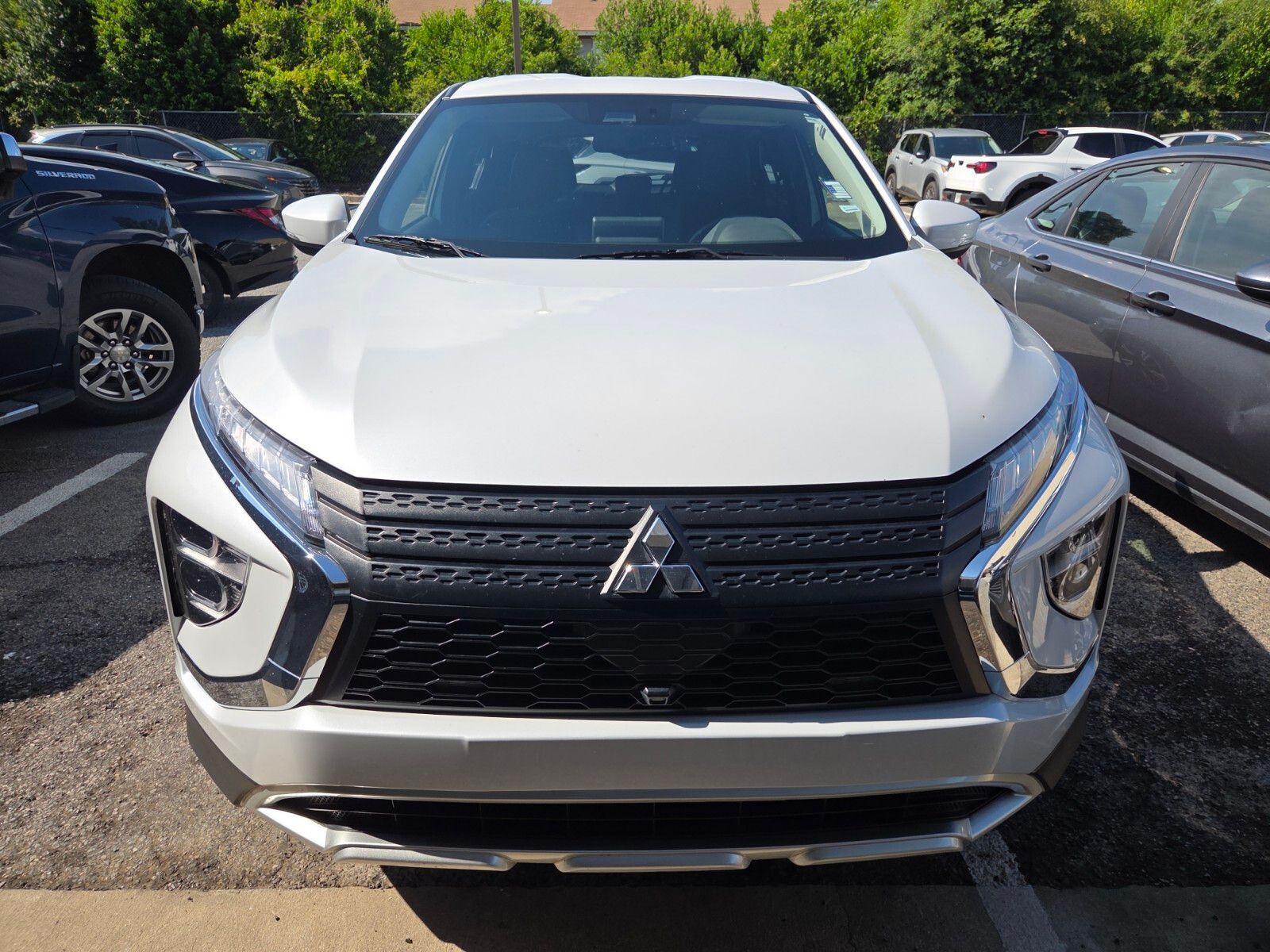 Used 2024 White Diamond Mitsubishi SE image 2