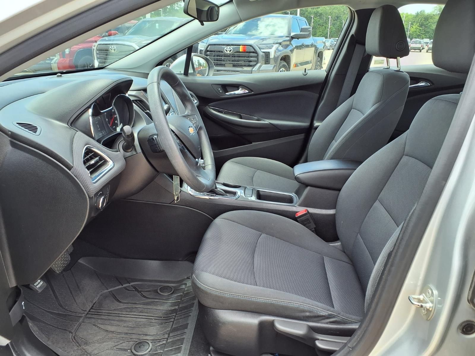 2019 Chevrolet Cruze LT Silver at Community Honda