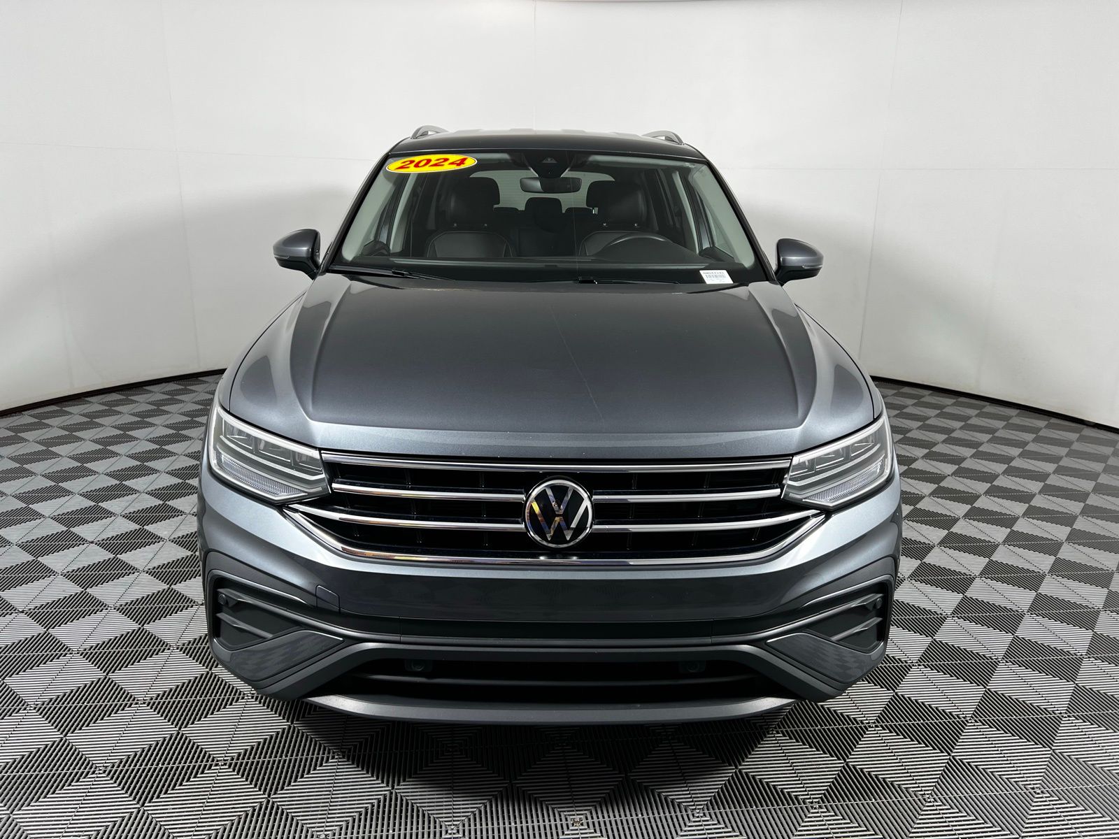 2024 Volkswagen Tiguan Wolfsburg Edition 2
