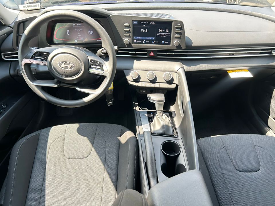 2025 Hyundai Elantra SE photo 17