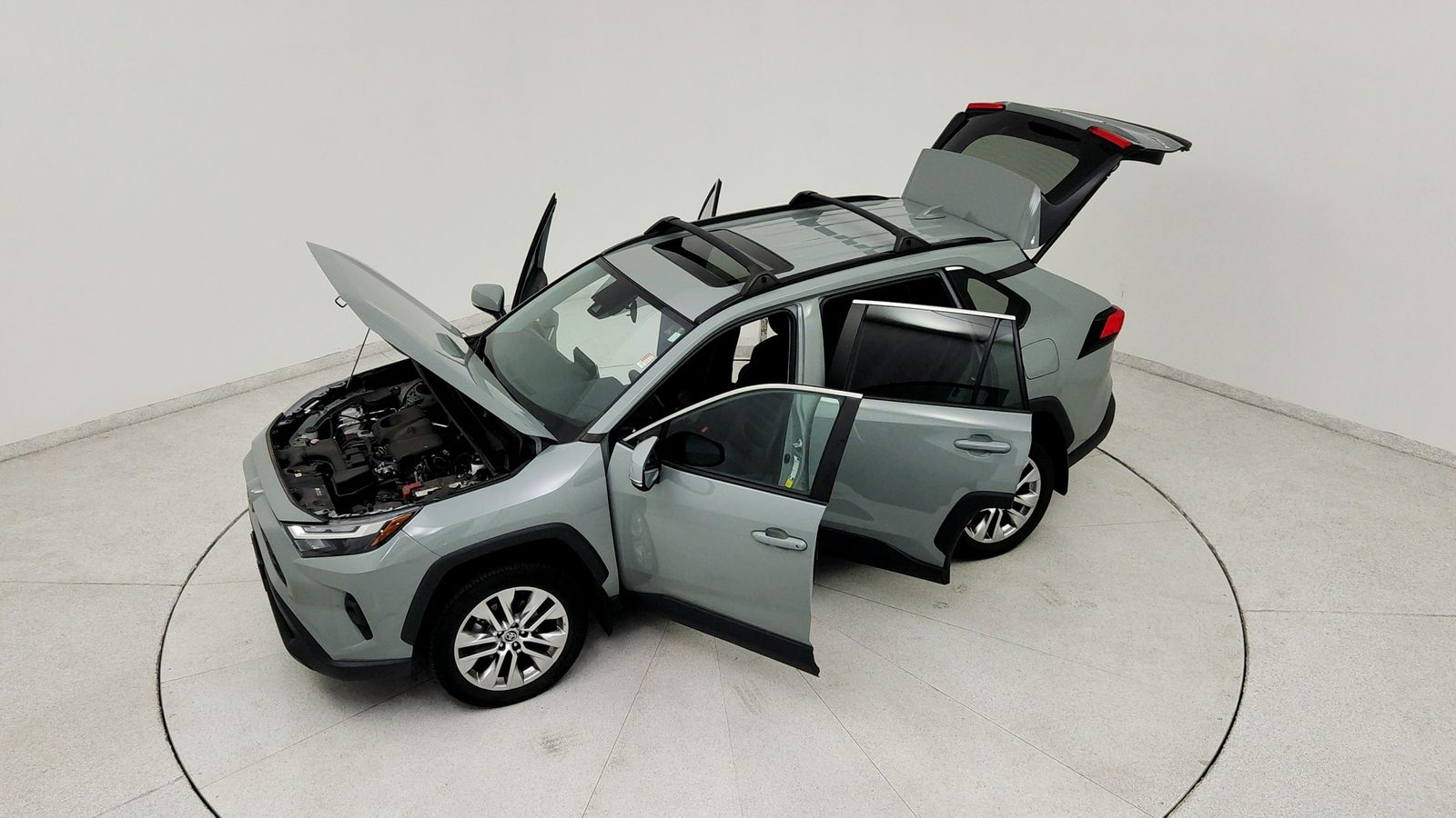 Used 2023  Toyota XLE Premium image 22