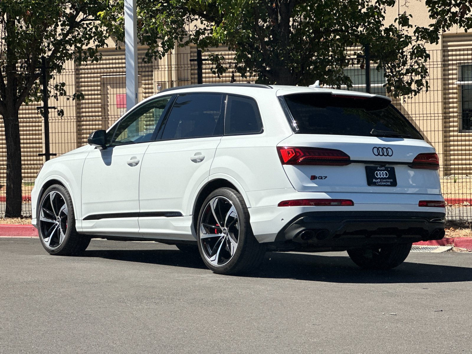 2023 Audi SQ7 Prestige — full photo 4 of 28