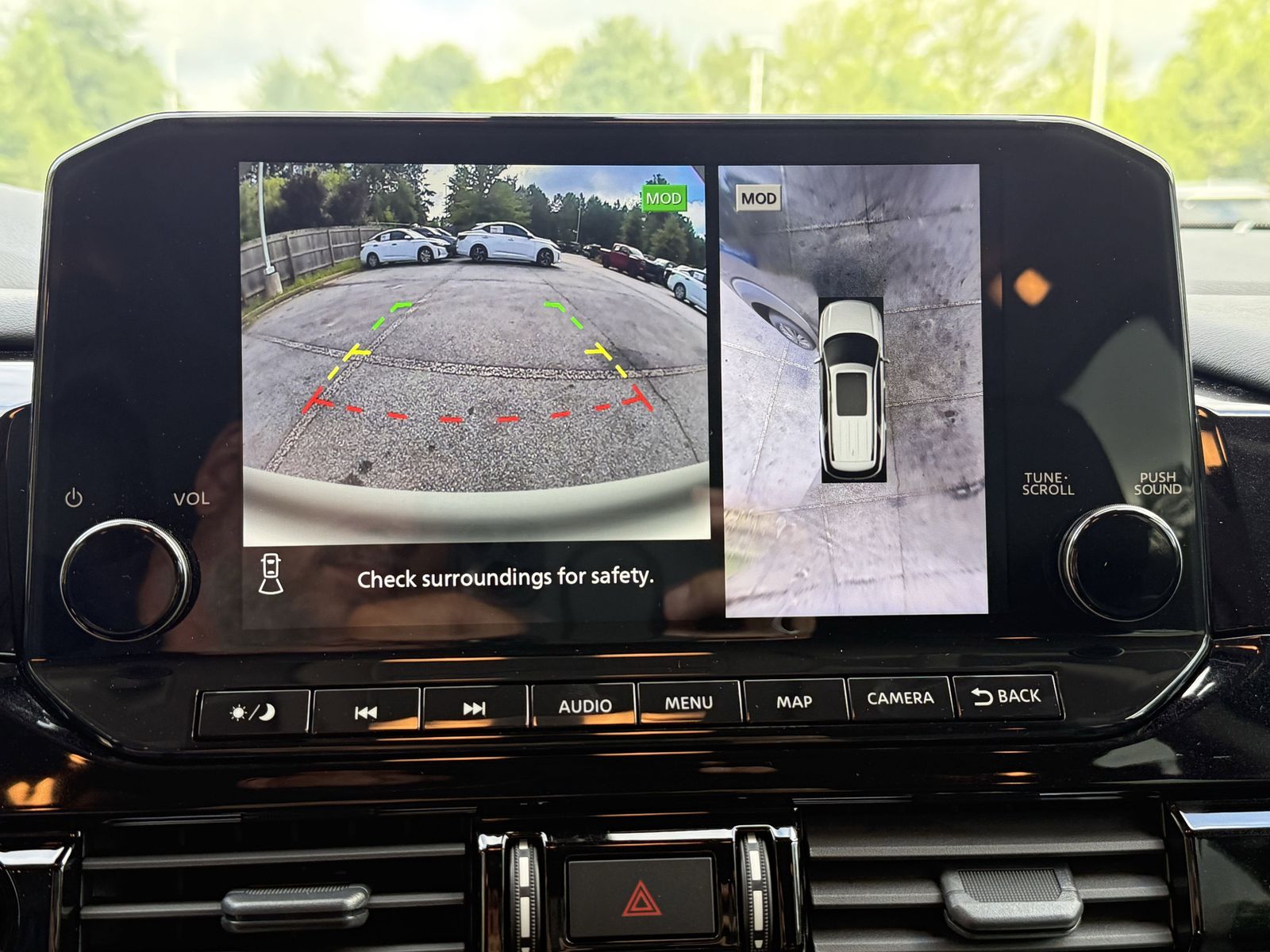 2025 Nissan Pathfinder SL photo 4