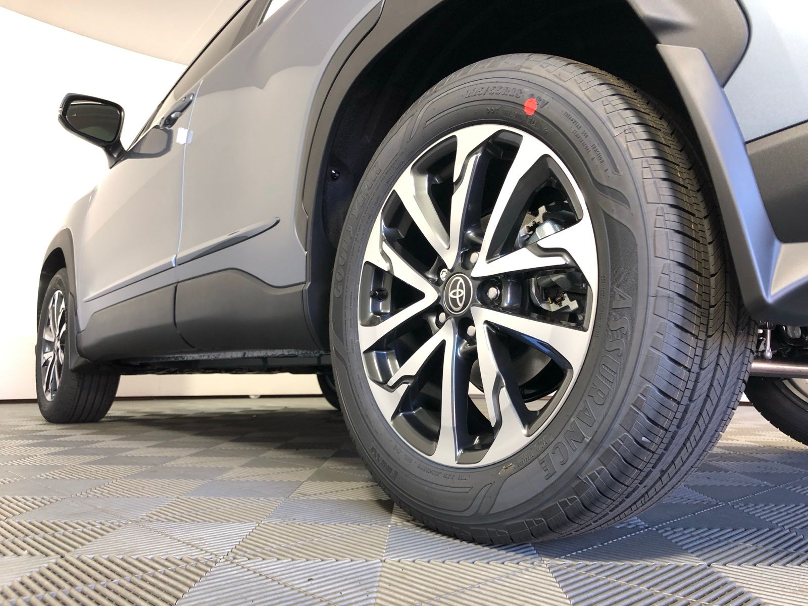 2025 Toyota Corolla Cross XLE 19